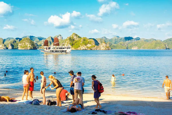 Halong Bay Through the Seasons: When Should You Visit? | Capella Cruises Halong